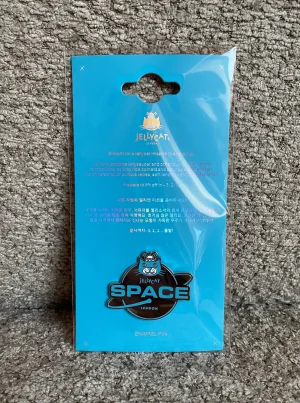 A photo of Jellycat Space Experience Pin Badge Jellycat taken by Abyss'Dragons