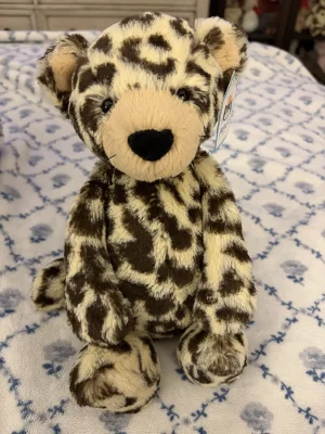 A photo of Bashful Leopard - Medium Jellycat taken by Stephmarie207