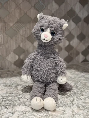 A photo of Blowzy Belle Cat Jellycat taken by SnowLeopard821