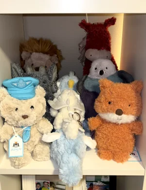 A photo of Snow Dragon Bag Charm Jellycat taken by Fishydawgy