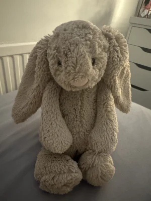 Bashful Beige Bunny - Medium Jellycat photo