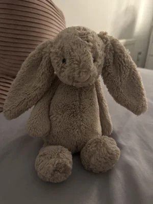 Bashful Beige Bunny - Medium Jellycat photo