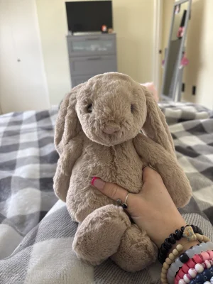 Bashful Beige Bunny - Medium Jellycat | Jelly Journal