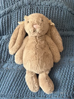 Bashful Beige Bunny - Medium Jellycat | Jelly Journal