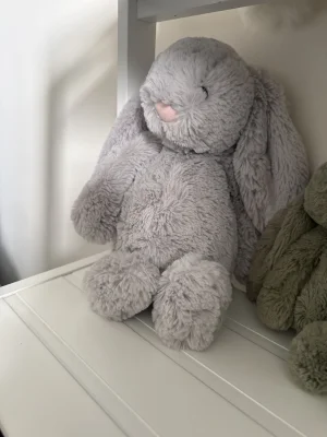 Bashful Silver Bunny - Medium Jellycat | Jelly Journal