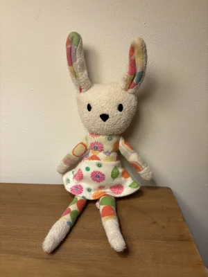 A photo of Bebop Bunny Jellycat taken by lizard