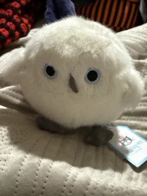 A photo of Snowy Owling Jellycat taken by Alivia123