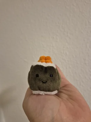 A photo of Sassy Sushi Hosomaki Jellycat taken by Helena