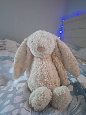 Bashful Cream Bunny - Medium Jellycat photo