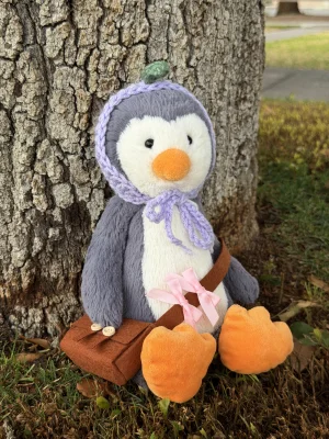 A photo of Bashful Penguin - 2013 Jellycat taken by jellycatangel