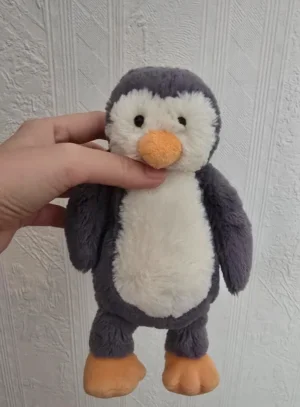 A photo of Bashful Penguin - 2013 Jellycat taken by Kamyn
