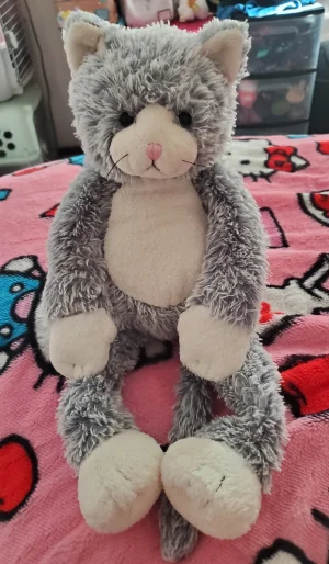 A photo of Pootlie Gray Cat Jellycat taken by Zoreia
