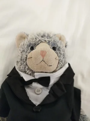 A photo of Pootlie Gray Cat Jellycat taken by PTLGE