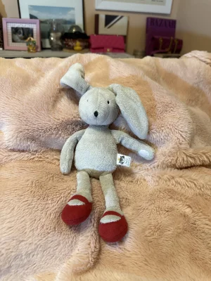 A photo of Little Friend Bunny Jellycat taken by Febbysjellys