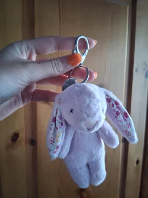 A photo of Blossom Jasmine Bunny Bag Charm Jellycat taken by Hope_Collectablez