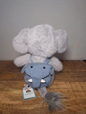 A photo of Backpack Elephant Jellycat taken by Sofie