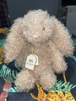 Bashful Luxe Bunny Curly Jellycat photo uploaded by BeFf_03