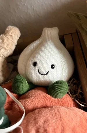 Front photo of Amuseables Garlic uploaded by Simone123