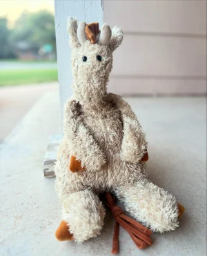 A photo of Junglie Giraffe Jellycat taken by sunsetsnuggles