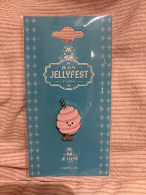 A photo of Amuseables Kathrin Candy Floss Pin Badge Jellycat taken by 4bbierose