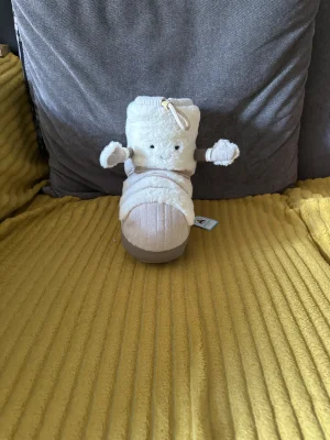 Amuseables Perta Snow Boot Jellycat photo