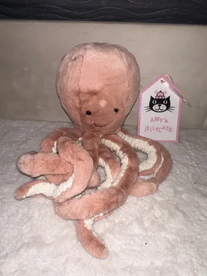 A photo of Odell Octopus - Large Jellycat taken by amysjellys