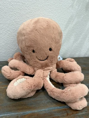 A photo of Odell Octopus - Large Jellycat taken by juju74