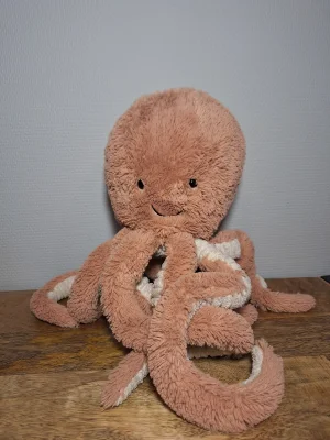 A photo of Odell Octopus - Large Jellycat taken by Sofie