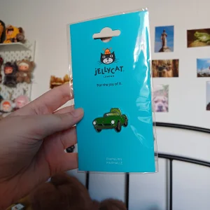 Emerald Racer Pin Badge Jellycat photo