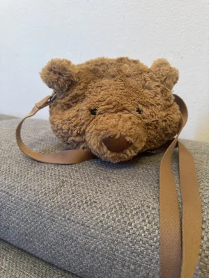 A photo of Bartholomew Bear Bag Jellycat taken by maryfrances23