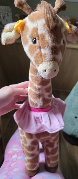 Dara Giraffe Jellycat photo