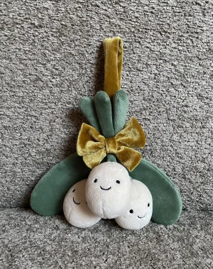 A photo of Amuseables Mistletoe Jellycat taken by Abyss'Dragons