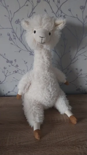 A photo of Alonso Alpaca Jellycat taken by Hope_Collectablez