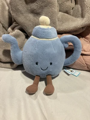A photo of Amuseables Vicky Teapot Jellycat taken by Lex_suckow