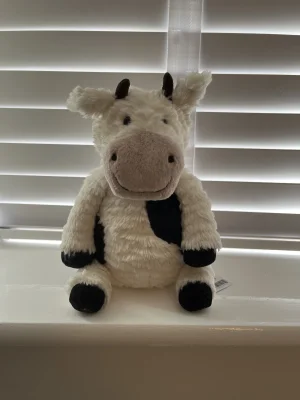 A photo of Mooliet Cow Jellycat taken by aliceisawesome