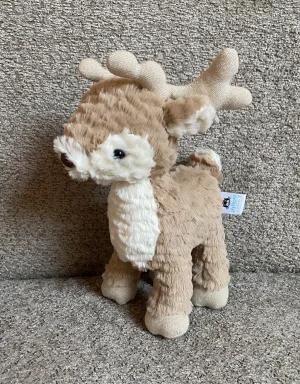 A photo of Mitzi Reindeer Jellycat taken by Abyss'Dragons
