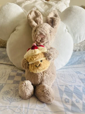  Bashful Beige Bunny Birthdayうさぎ Jellycat Bashful Beige Bunny 'Birthday' - Active Baby