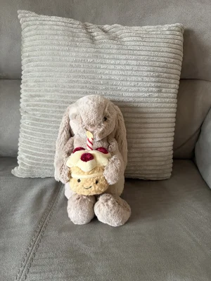 Bashful Beige Bunny 'Birthday' Jellycat | Jelly Journal