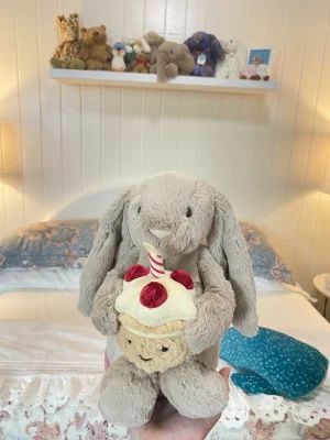 A photo of Bashful Beige Bunny 'Birthday' Jellycat taken by zodihopbunny