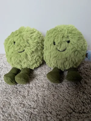  Dot and Peggy Mushy Peas 新品 Amuseables Dot and Peggy Mushy Peas 🇬🇧 Jellycat | Jelly Journal
