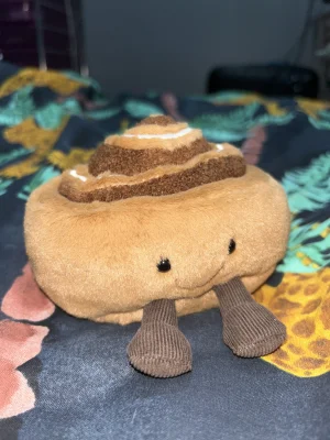 Amuseables Cinnamon Bun Jellycat photo