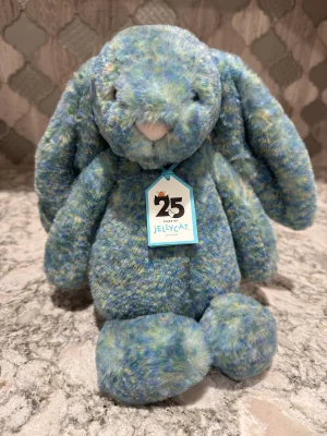 Bashful Luxe Bunny Azure - Medium Jellycat photo uploaded by SnowLeopard821
