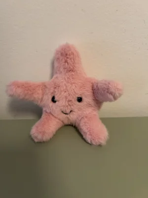 A photo of Fluffy Starfish Jellycat taken by Martineee