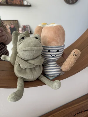 Amuseables Eggetha Egg & Lance Soldier Jellycat photo uploaded by the_jelly_jungle