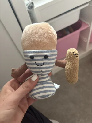 Amuseables Eggetha Egg & Lance Soldier Jellycat photo