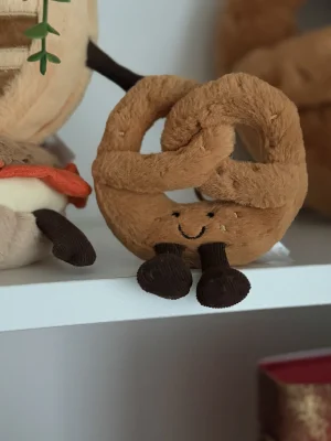 Amuseables Pretzel Bag Charm Jellycat | Jelly Journal