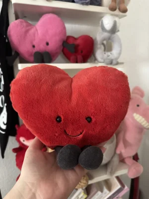 A photo of Amuseable Red Heart - Large Jellycat taken by nelesjellycorner