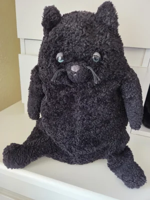 A photo of Amore Cat Black - Medium Jellycat taken by RachelTaylor06