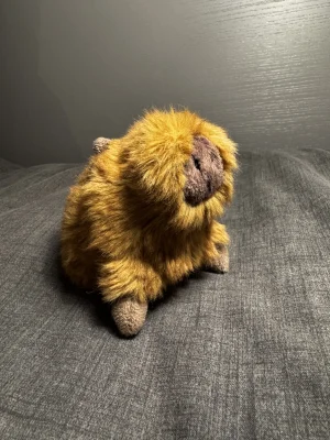 Clyde Capybara Bag Charm Jellycat photo