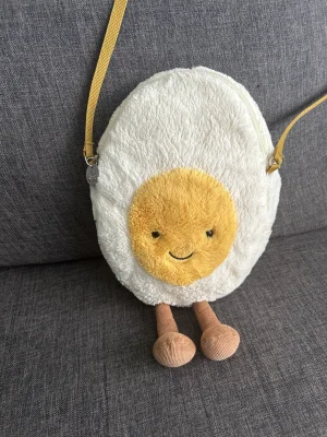 A photo of Amuseables Happy Boiled Egg Bag Jellycat taken by Cla_1994